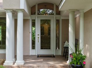 2 Sandpiper Ln, North Oaks, MN 55127