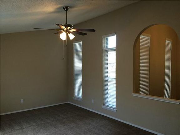 4th image of 2115 Sheraton Dr