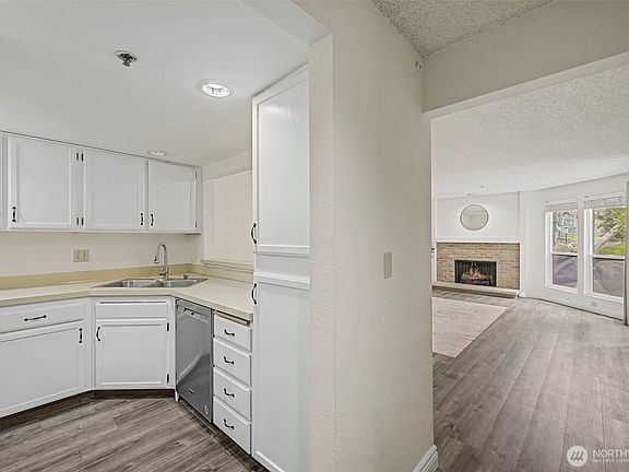 3rd image of 15209 Sunwood Blvd #B 21