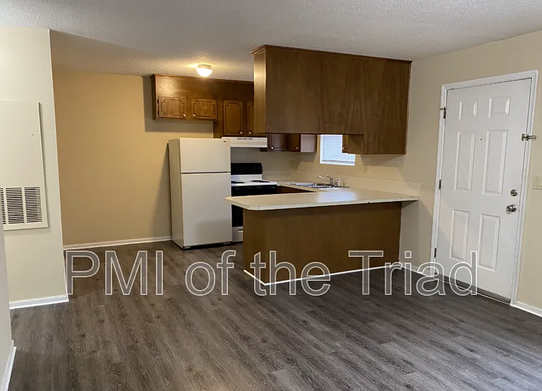 1500 Oakshire Ct #C — Photo 2