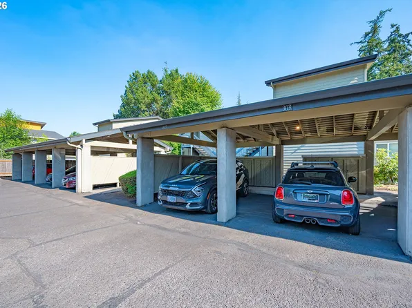 303 Country Club Rd, Eugene, OR 97401