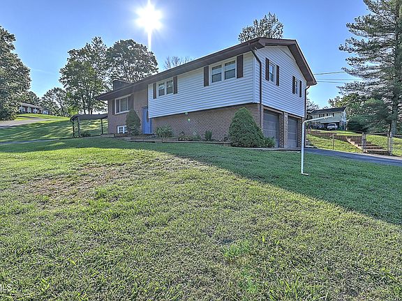 3rd image of 7324 White Pine Cir