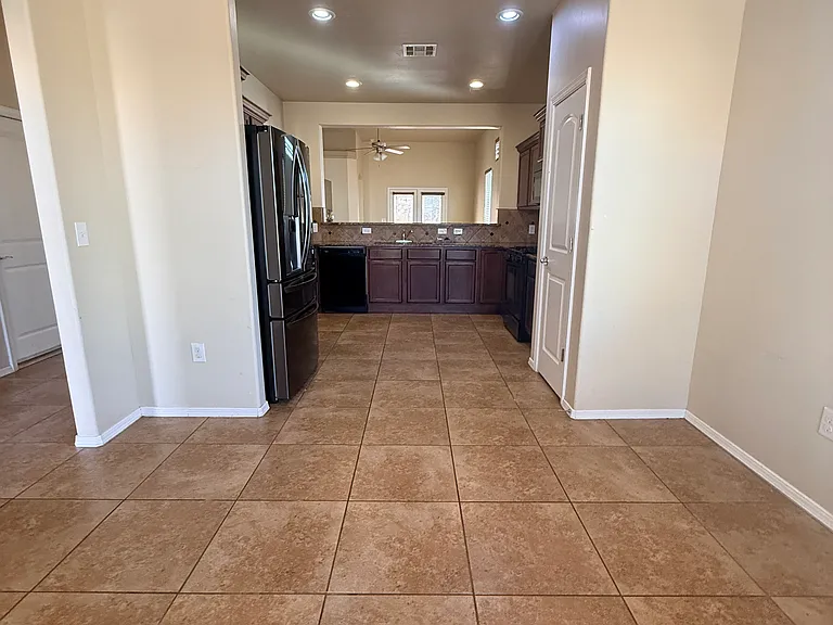 4118 Santiago Way — Photo 4