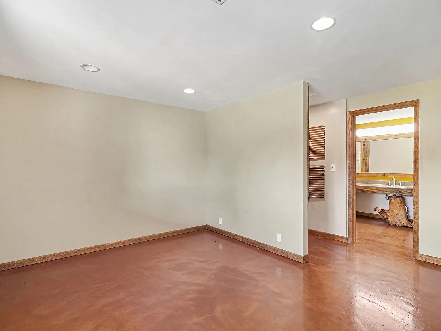 3 bed, 2542 sqft, $2,900 — Photo 2