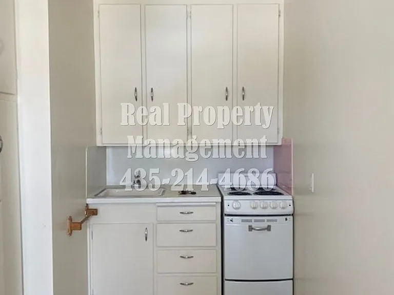 238 S 300 W — Photo 2