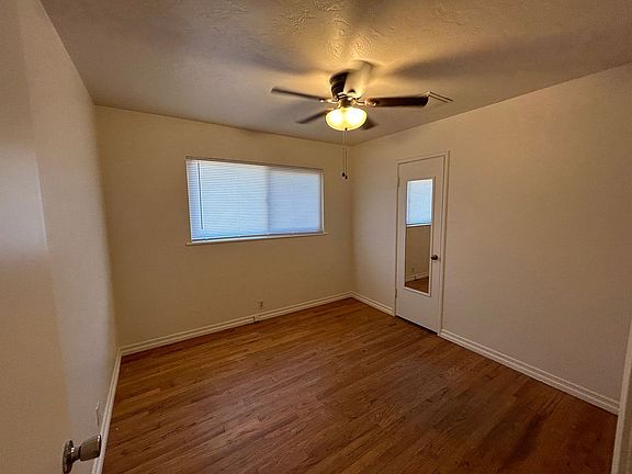 5th image of 920 E Cypress Ave
