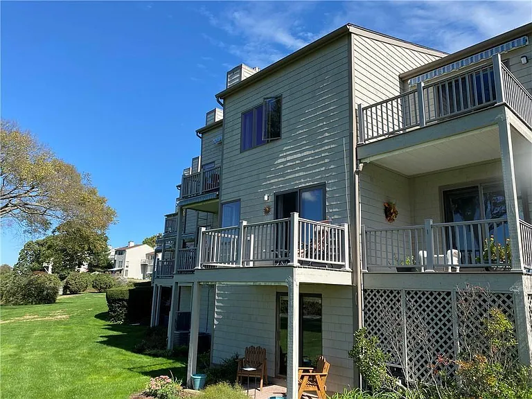 10 Seabreeze Ln — Photo 1