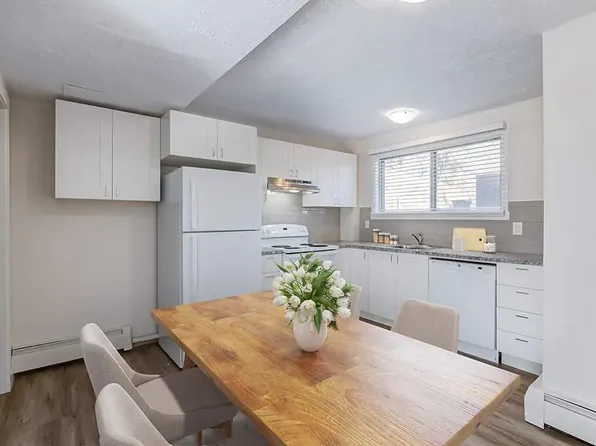 401 Grier Ave NE #25, Calgary, AB T2K 5S7