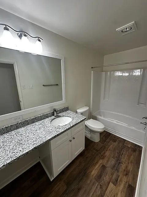 Foxcroft Village Apartments — Photo 3