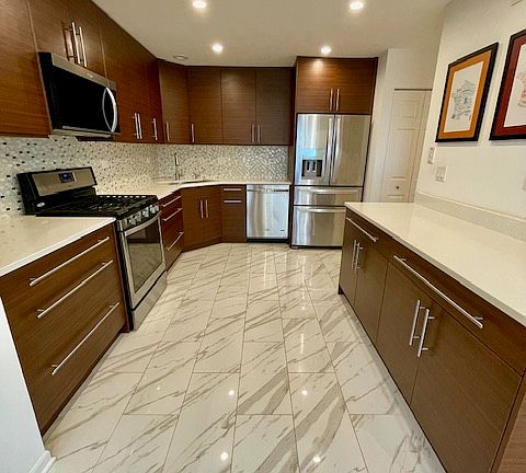 5th image of 913 Waterford Ln