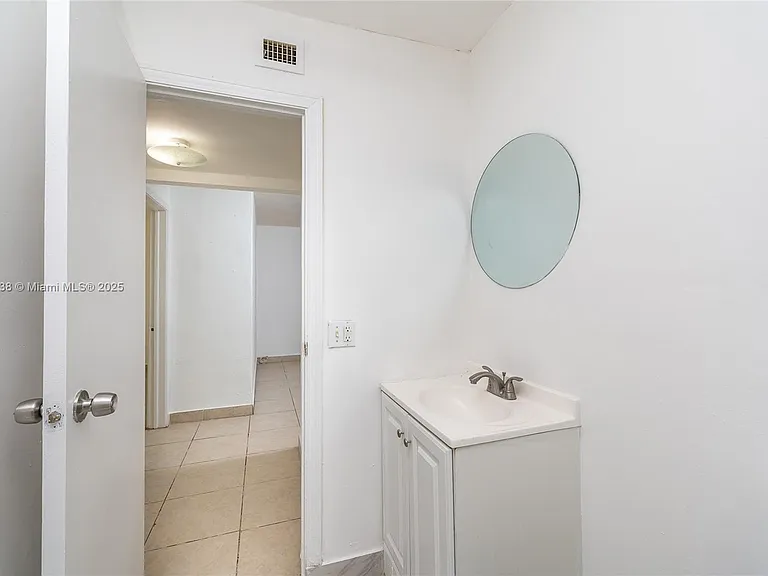 520 SW Krome Ter #1 — Photo 9