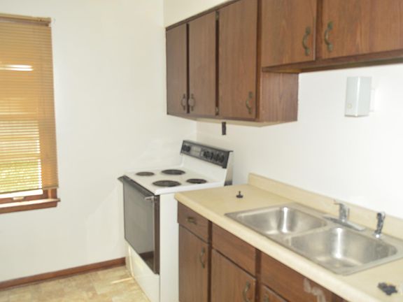 5th image of 4015 S 51st St #4017