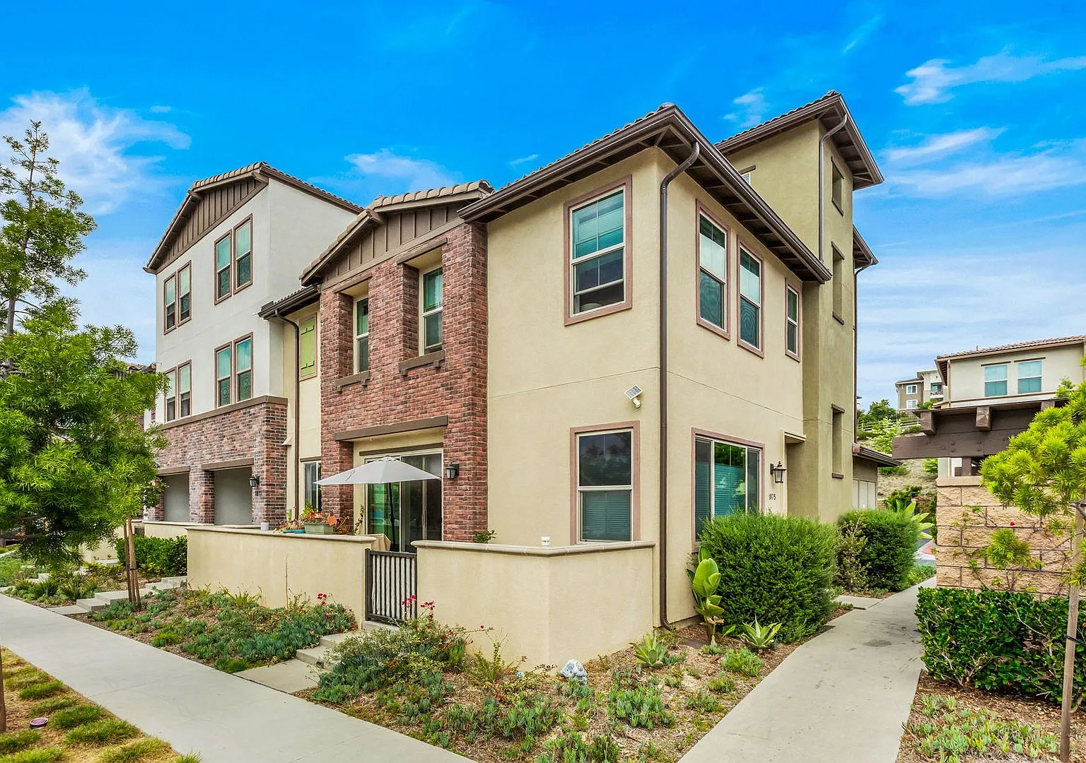 Highly upgraded 3 Bed 3 Bath Townhome with Resort Style Amenities — Photo 1