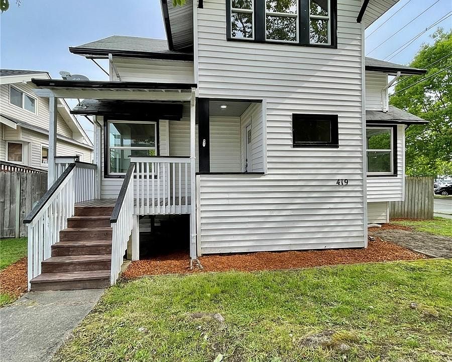 1st image of 419 1st St NE