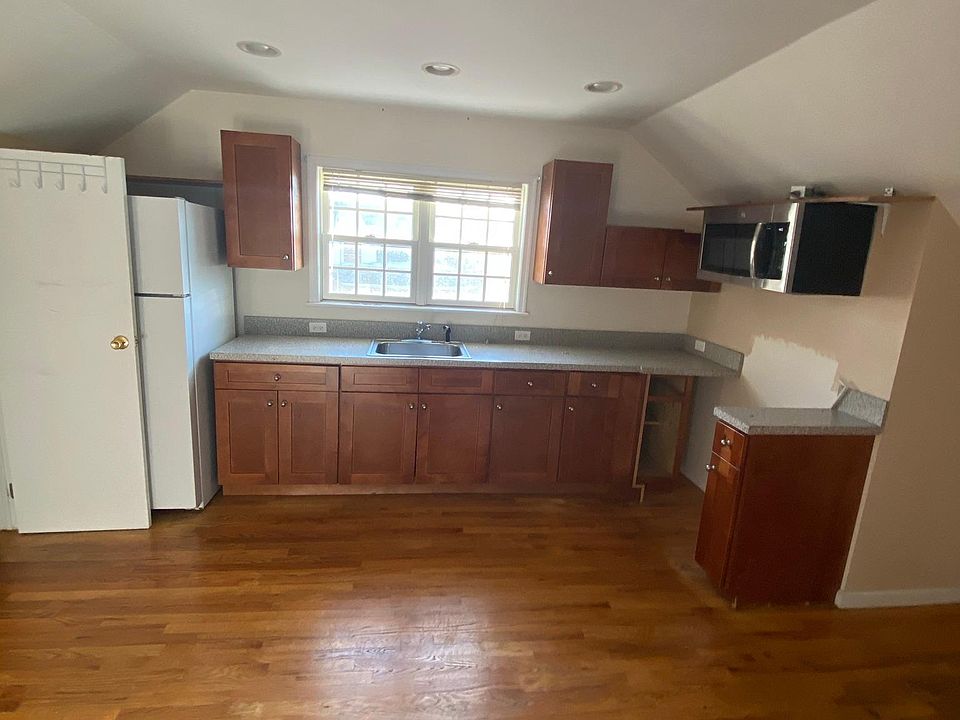 1st image of 236 Bay 8th St #3