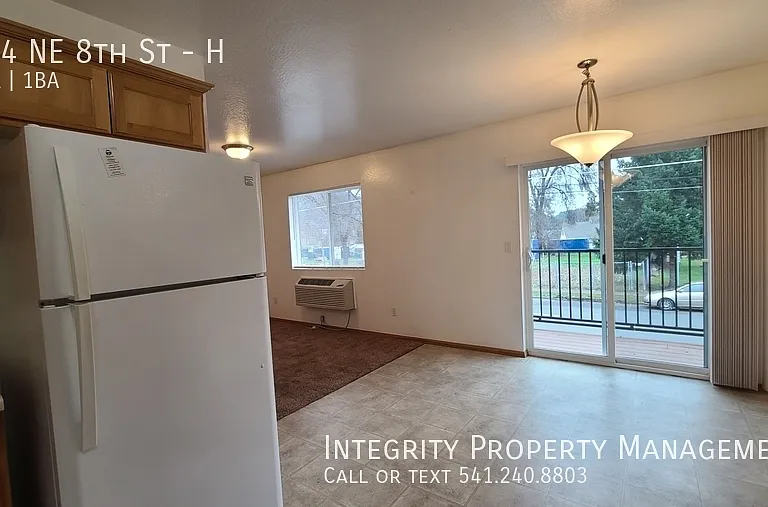 704 NE 8th St #H — Photo 7