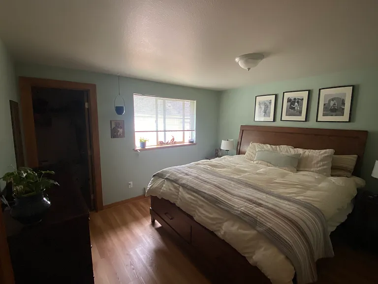 1011 W Hazel St — Photo 5