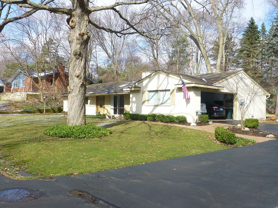 1st image of 2920 Stoneyridge Dr