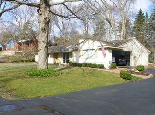2920 Stoneyridge Dr, Troy, MI 48084