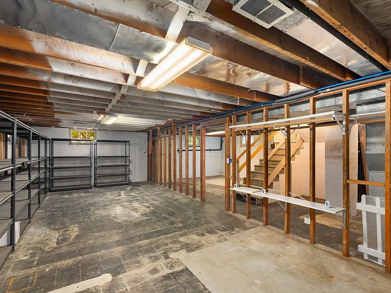 295 NE Alder St — Photo 30