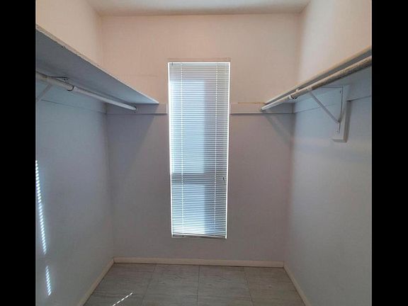 3rd image of 73 Calle De La Noche NE