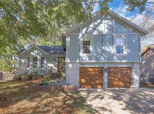 1636 E Sheridan Bridge Ln, Olathe, KS 66062