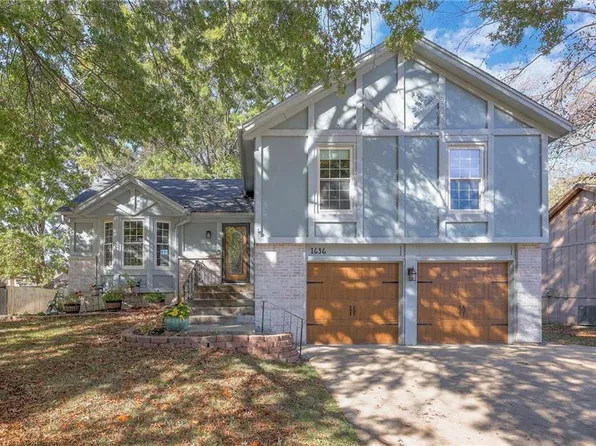 1636 E Sheridan Bridge Ln, Olathe, KS 66062