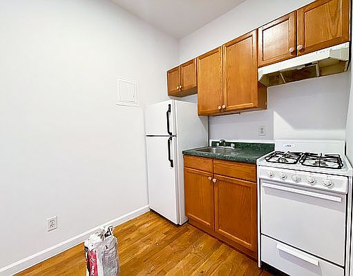 2nd image of 1437 1st Ave APT 4RN