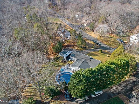 5th image of 6063 Greenway Ct
