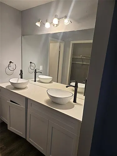 1205 Empire Cir Photo 1