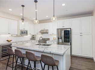 2450 Elden Ave UNIT D, Costa Mesa, CA 92627