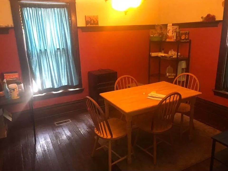 2nd image of 410 Bellevue Pl