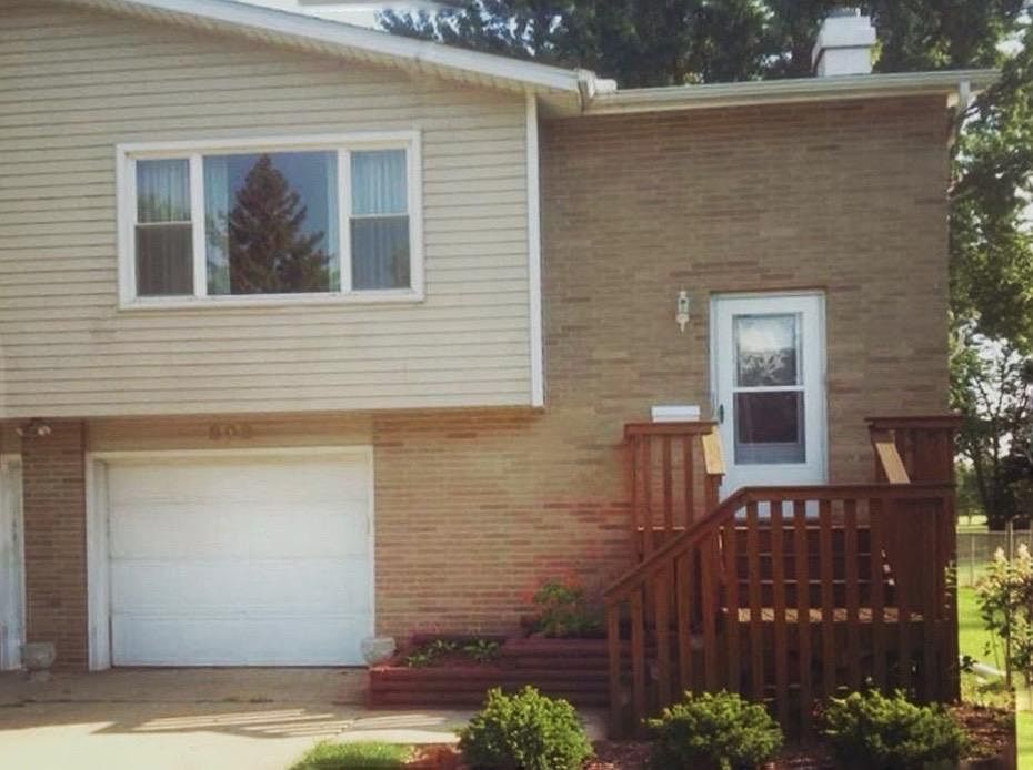 Quiet cul-de-sac townhouse with picture window and garage.