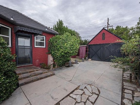 2nd image of 1524 N Van Ness Ave