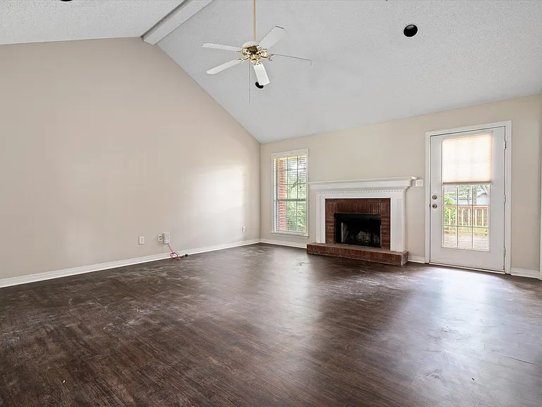 10020 Silverthorne Ct — Photo 9