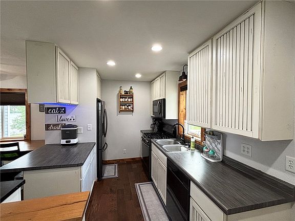 4th image of 1017 Colan Boulevard