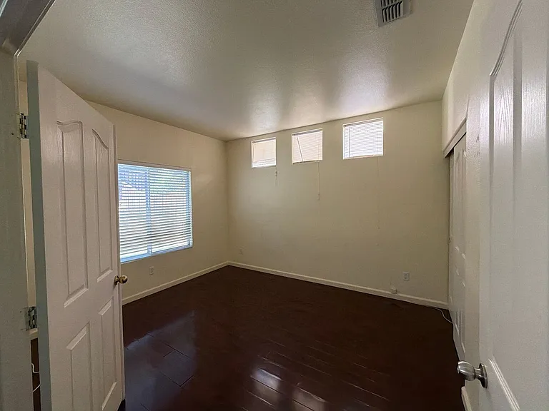 709 Black Oak Way — Photo 11