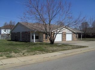 166 & 168 W Rainsong St, Farmington, AR 72730