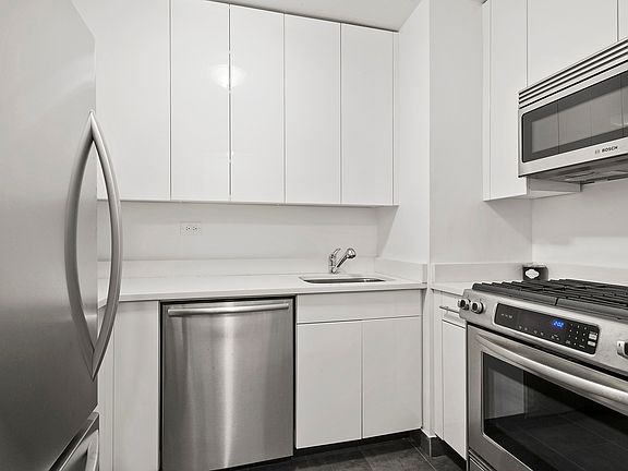 4th image of 7 E 14th St APT 1407