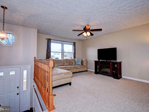 2nd image of 1509 Aviemore Pl