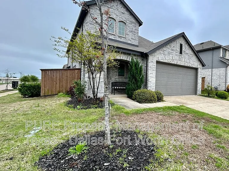 3918 Rochelle Ln — Photo 2