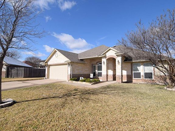 3rd image of 1900 Yuma Cir