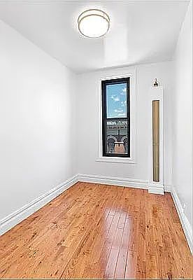 2nd image of 322 W 11th St APT 14