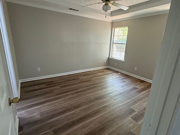 5th image of 221 Autumn Lake Way