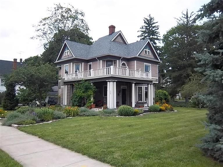 1st image of 215 Park Ave
