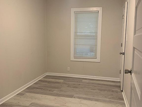 4th image of 916 Vine St