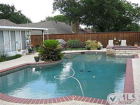 4th image of 8331 Christie Dr
