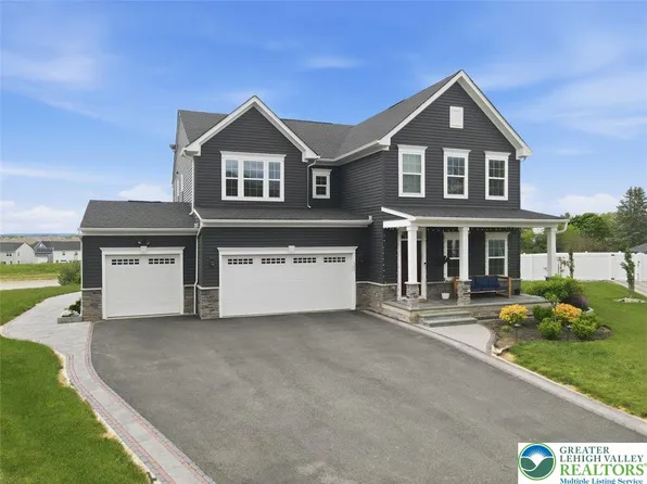 6461 Scenic View Dr, Macungie, PA 18062