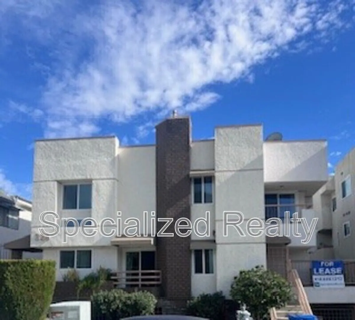 328 E Providencia Ave — Photo 1