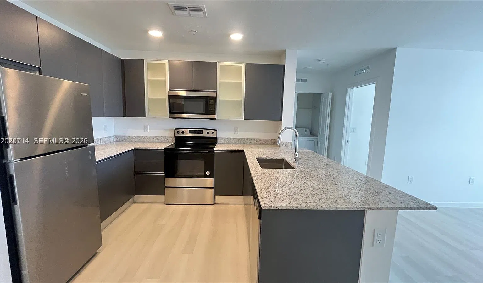 2 bed, 1020 sqft, $1,800 — Photo 4